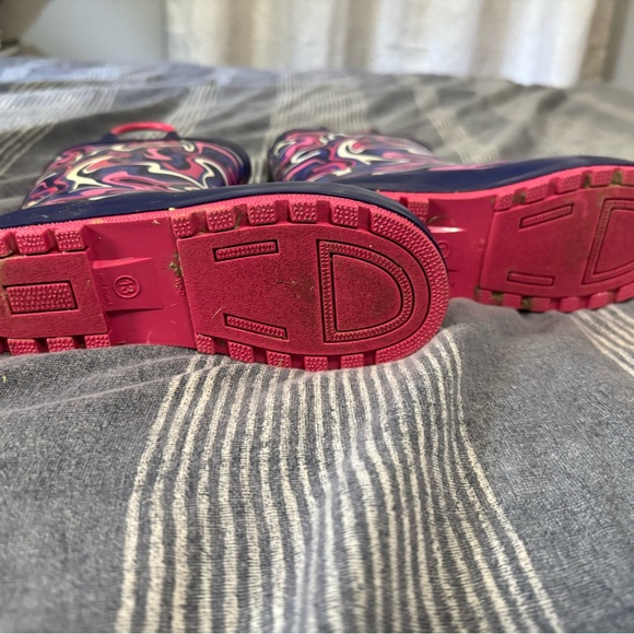 Western Chief Swirl Pattern Kids Boots - Pink and Blue - Picture 2 of 7